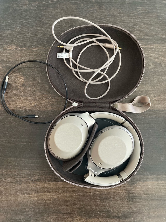 Sony WH-1000XM2 barely used