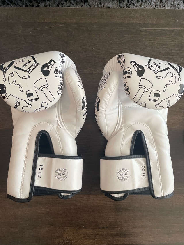 Fairtex 16oz White Street Art Boxing Gloves - photo 2