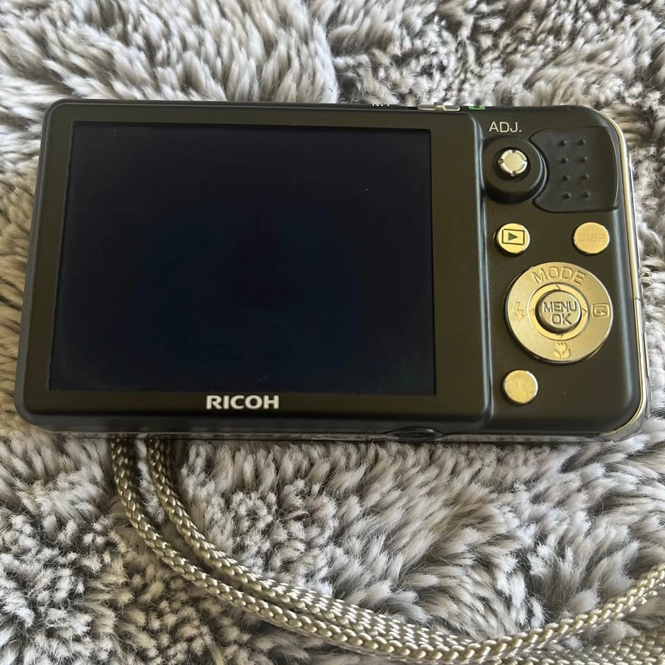 Ricoh Caplio R7 Digital Camera with Charger, SD Card, Case - photo 2