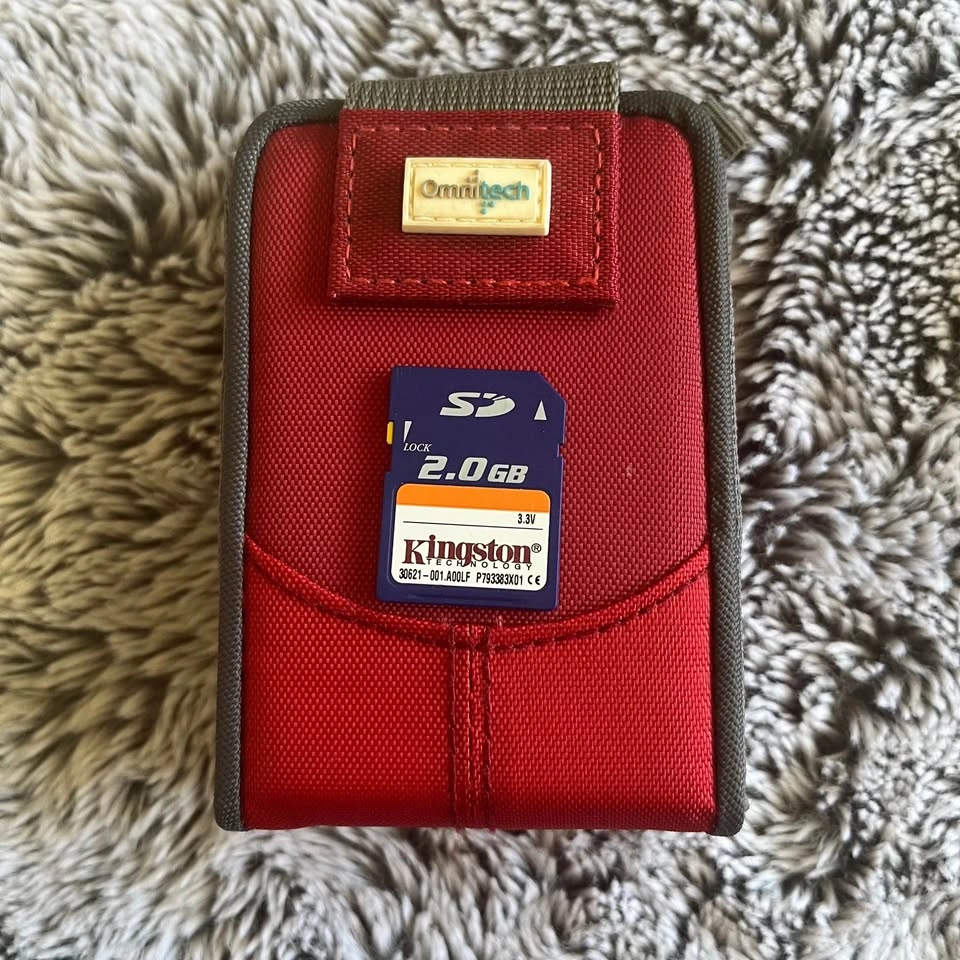 Ricoh Caplio R7 Digital Camera with Charger, SD Card, Case - photo 4