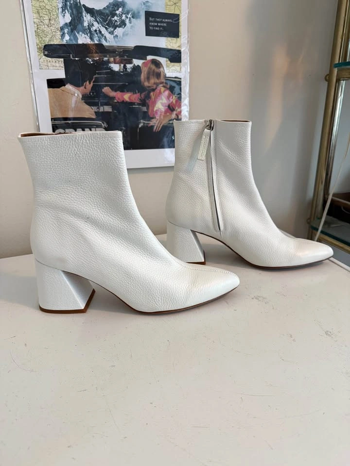 White Leather Pointed Toe Heel Boots - Women's Size 11