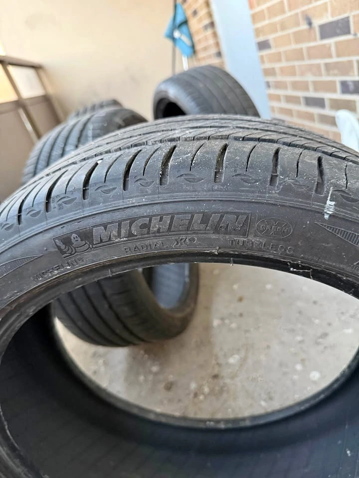 Michelin Primacy MXM4 Tires 235/40R19 - Set of 4