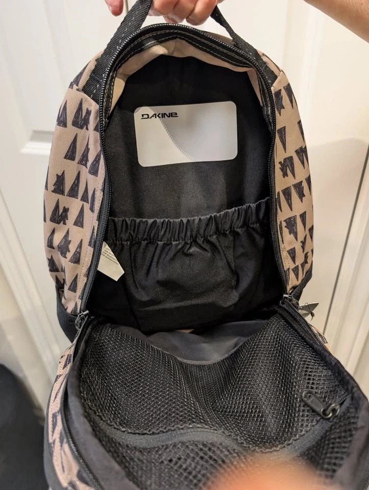 Dakine Backpack NEW with tag - 18L YOUTH - photo 2
