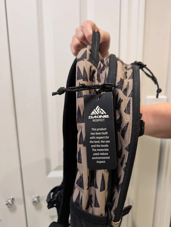 Dakine Backpack NEW with tag - 18L YOUTH - photo 3