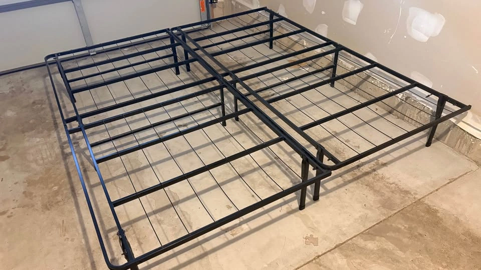 King size bed frame Metal. Comes with 2