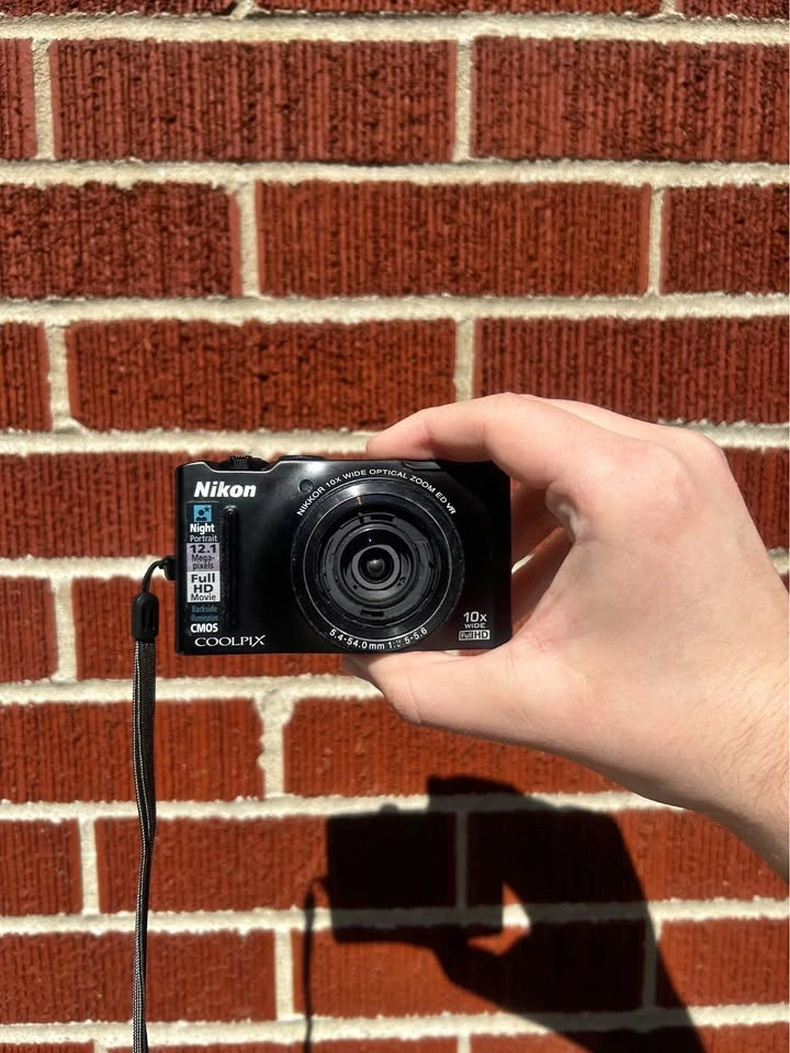 Nikon Coolpix s8100 digicam - READ