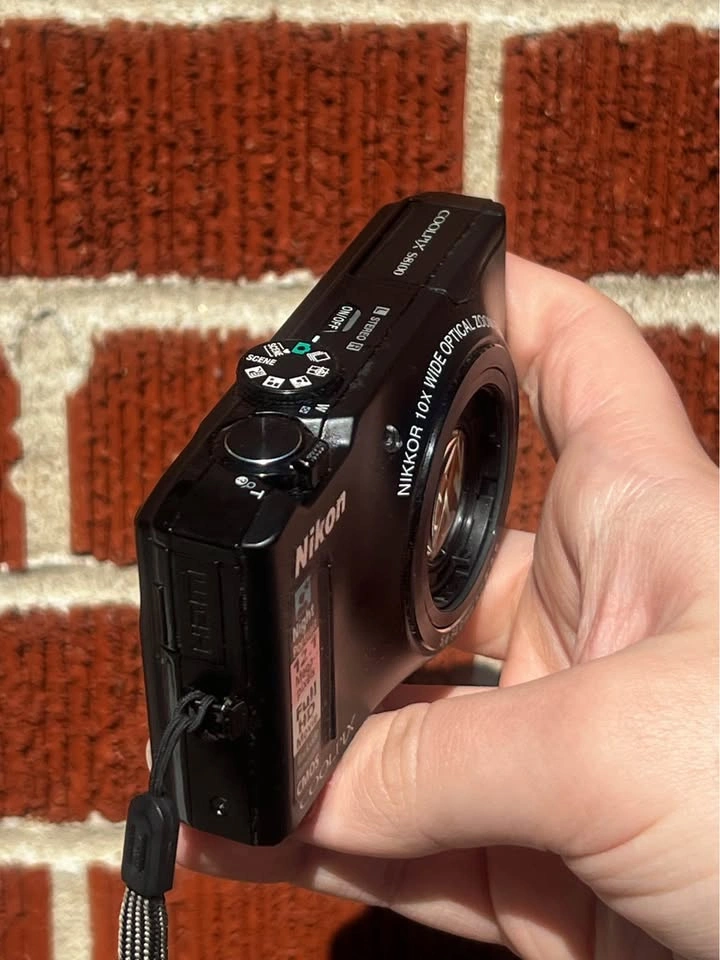 Nikon Coolpix s8100 digicam - READ - photo 2