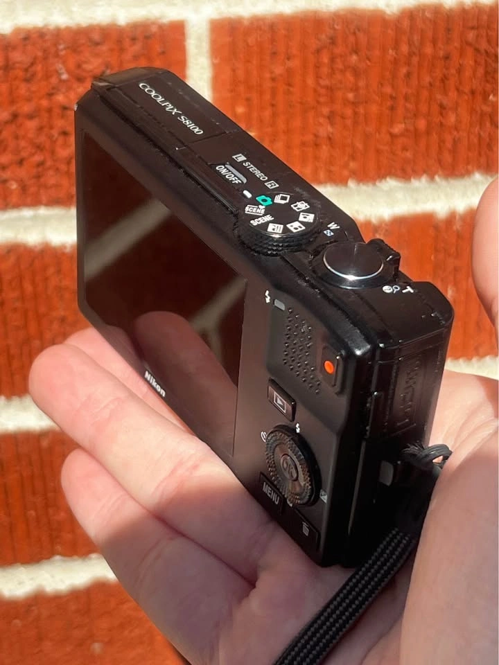 Nikon Coolpix s8100 digicam - READ - photo 3