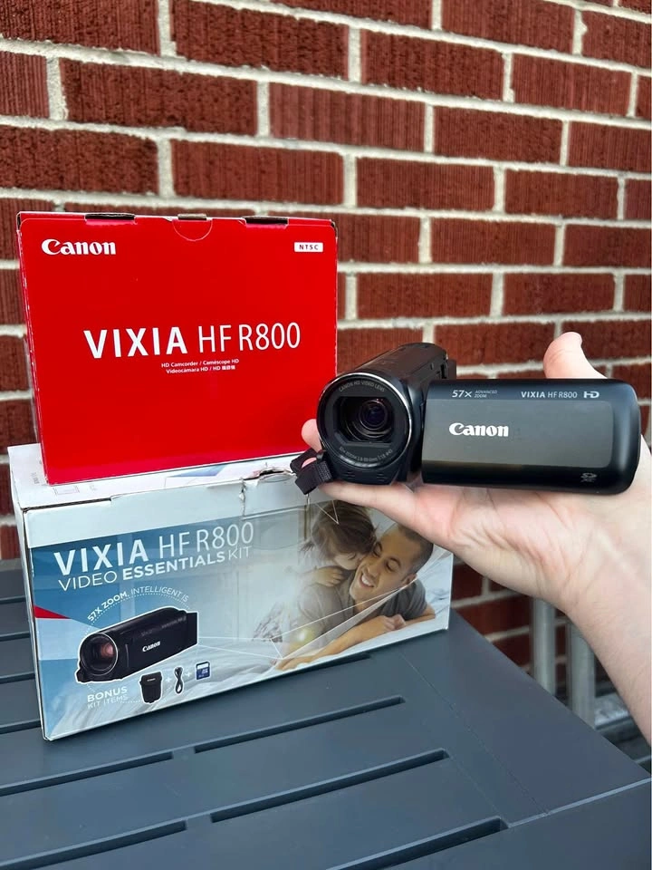 Canon VIXIA HF R800 Camcorder