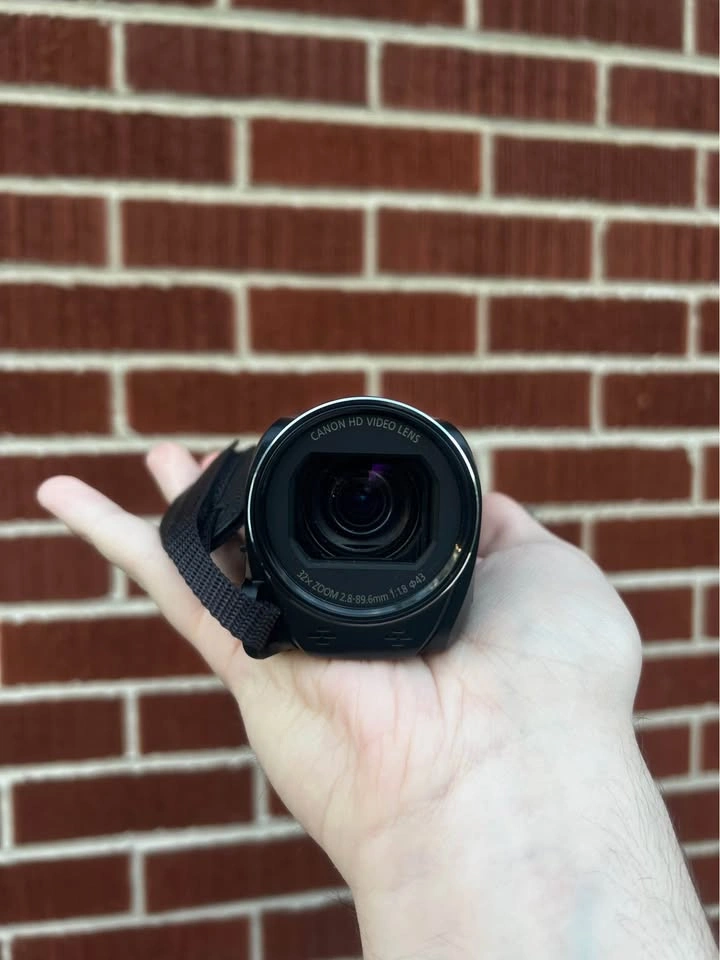 Canon VIXIA HF R800 Camcorder - photo 2