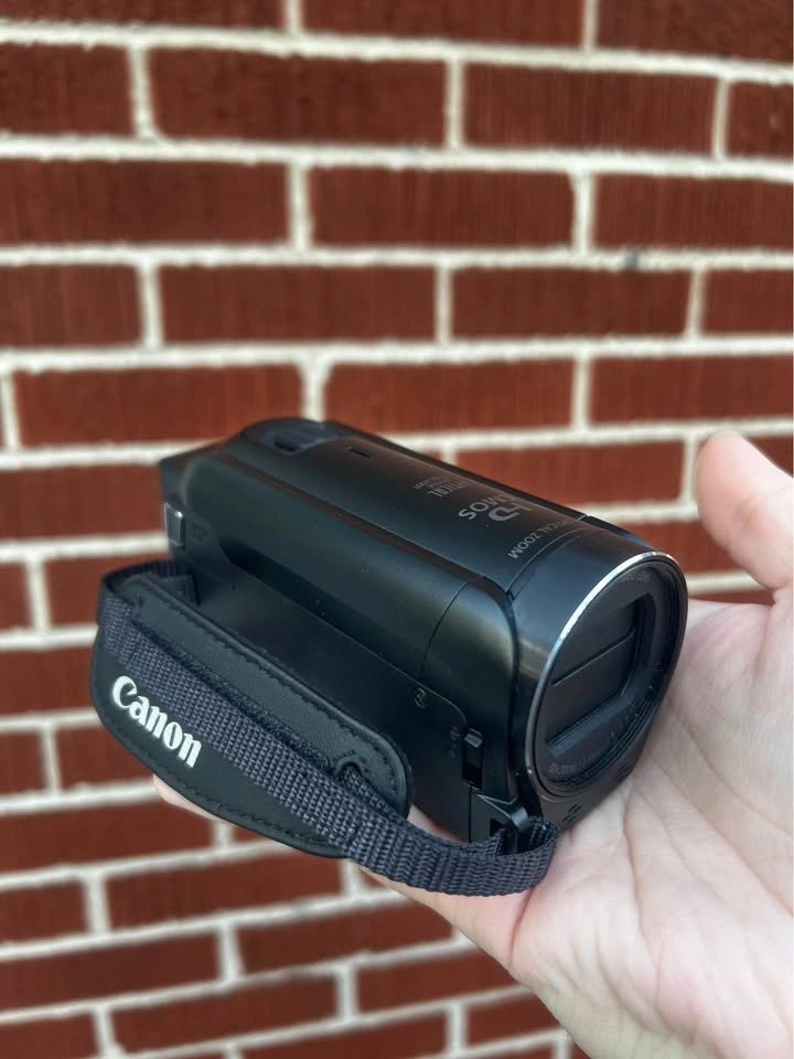 Canon VIXIA HF R800 Camcorder - photo 3