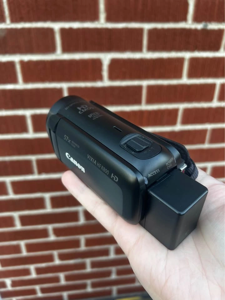Canon VIXIA HF R800 Camcorder - photo 5