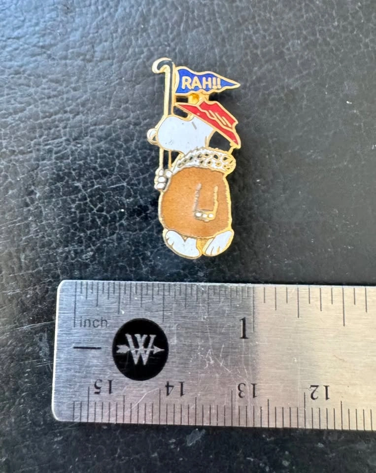 Vintage Peanuts Snoopy RAH! Pin - photo 2