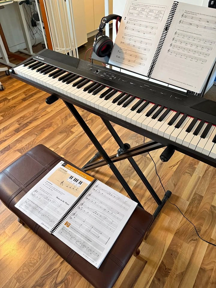 Alesis 88-Key Beginner Piano Package