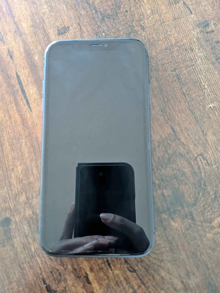 iPhone 11 64GB Black - Excellent Condition