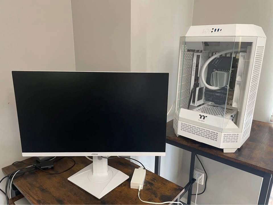 Gaming PC: i7-12700KF, 32GB RAM, RTX 4060 Ti, 1TB SSD, MSI 180Hz