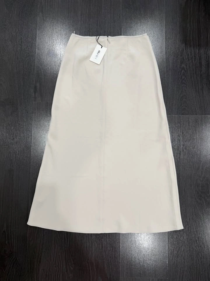 Aritzia Devotion Skirt Size 6 NWT - photo 2