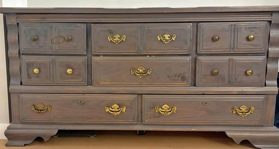 Solid Wood Dresser with 8 Drawers