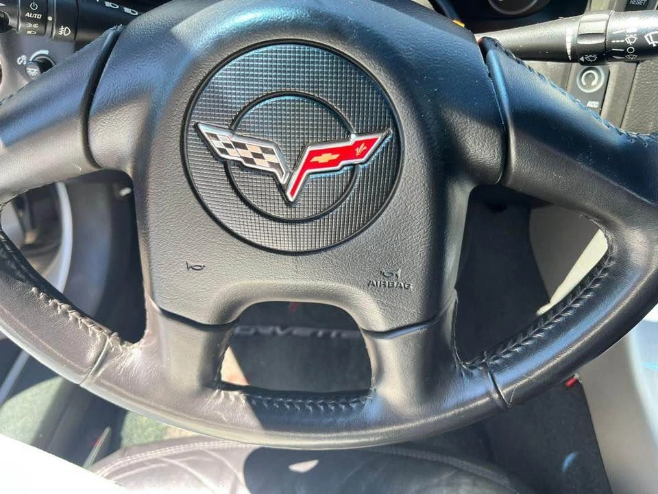 2005 Chevrolet Corvette - photo 2