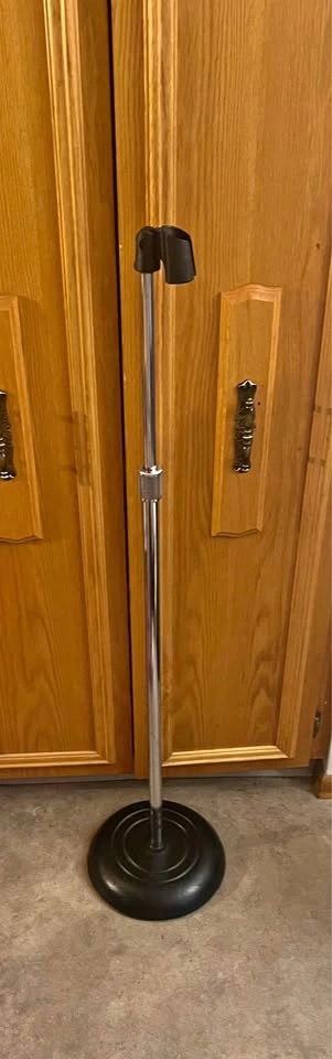 Round Iron Base Microphone Stand
