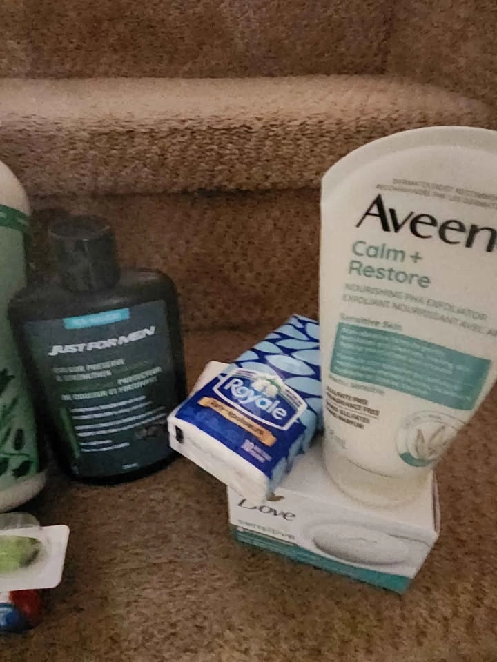 Bathroom hygiene items - photo 4