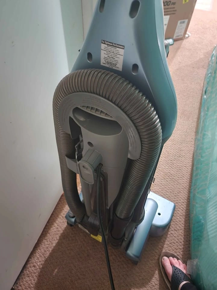 Volta (by Electrolux) 12-Amp Bagless Cyclonic Upright Vacuum - photo 2