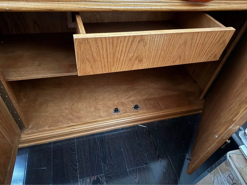 Pine wood cabinet - photo 3