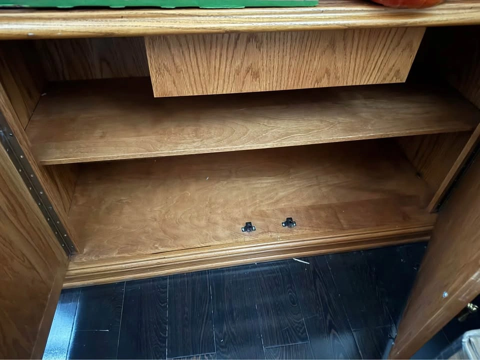 Pine wood cabinet - photo 4