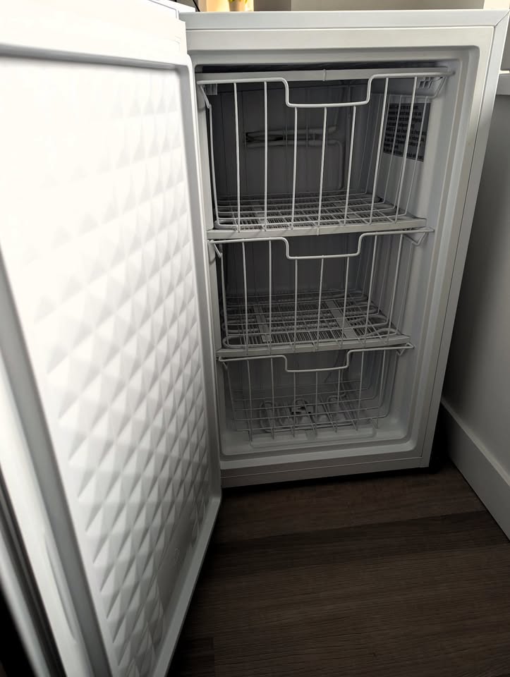Koolatron Compact Upright Freezer, 3.1 cu ft (88L), White - photo 3