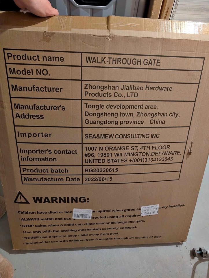Pressure mounted baby gate