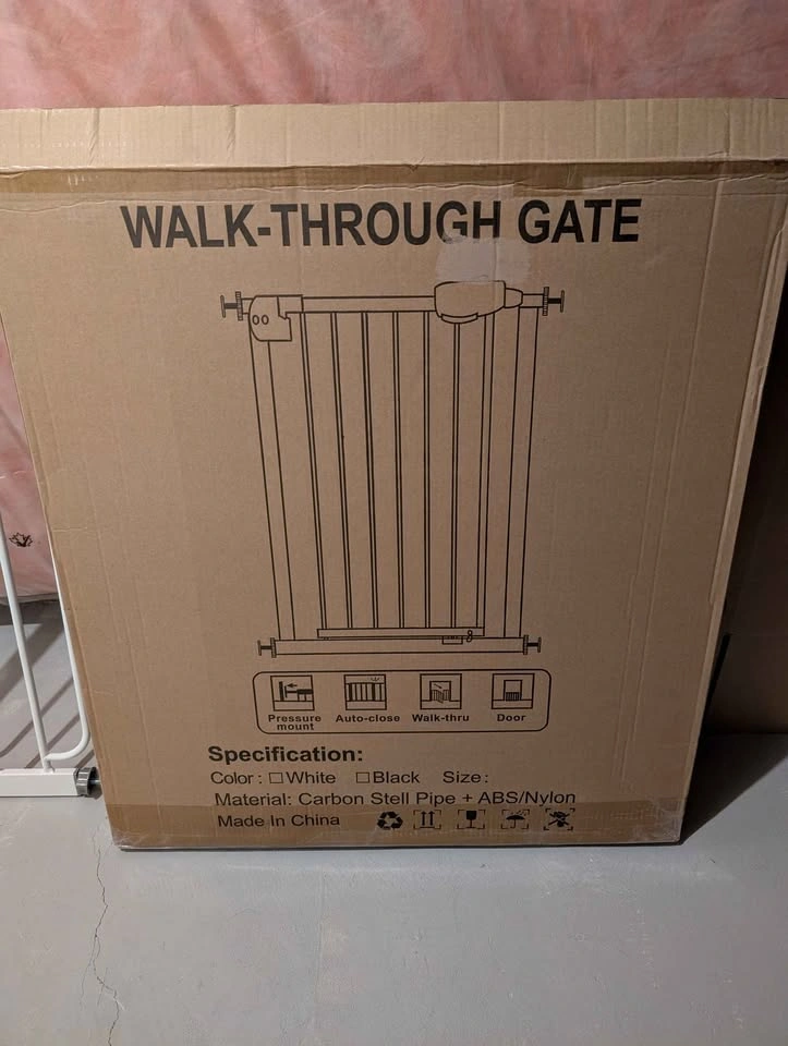 Pressure mounted baby gate - photo 3