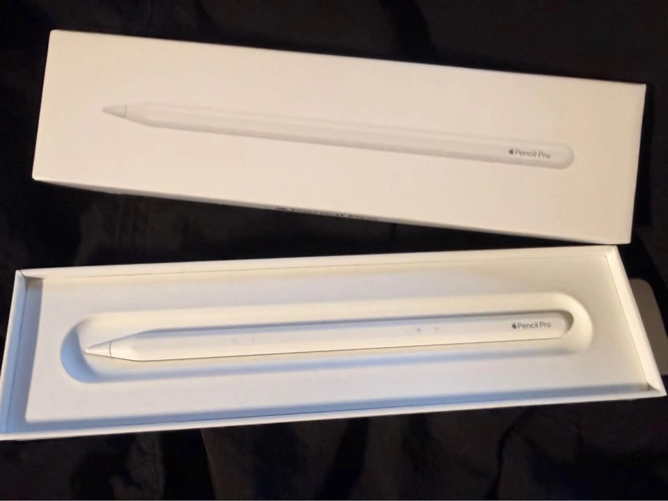 Apple Pencil Pro w/ Replacement Tips - photo 3