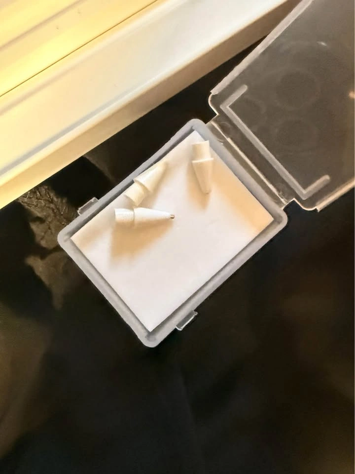 Apple Pencil Pro w/ Replacement Tips - photo 4