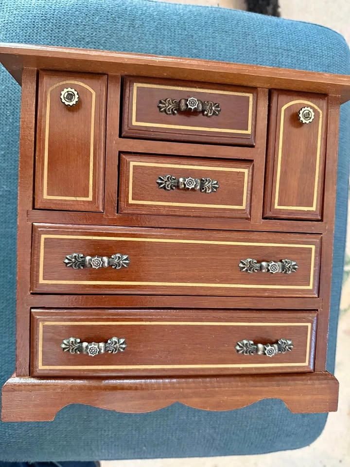 Vintage 80’s wooden jewellery box