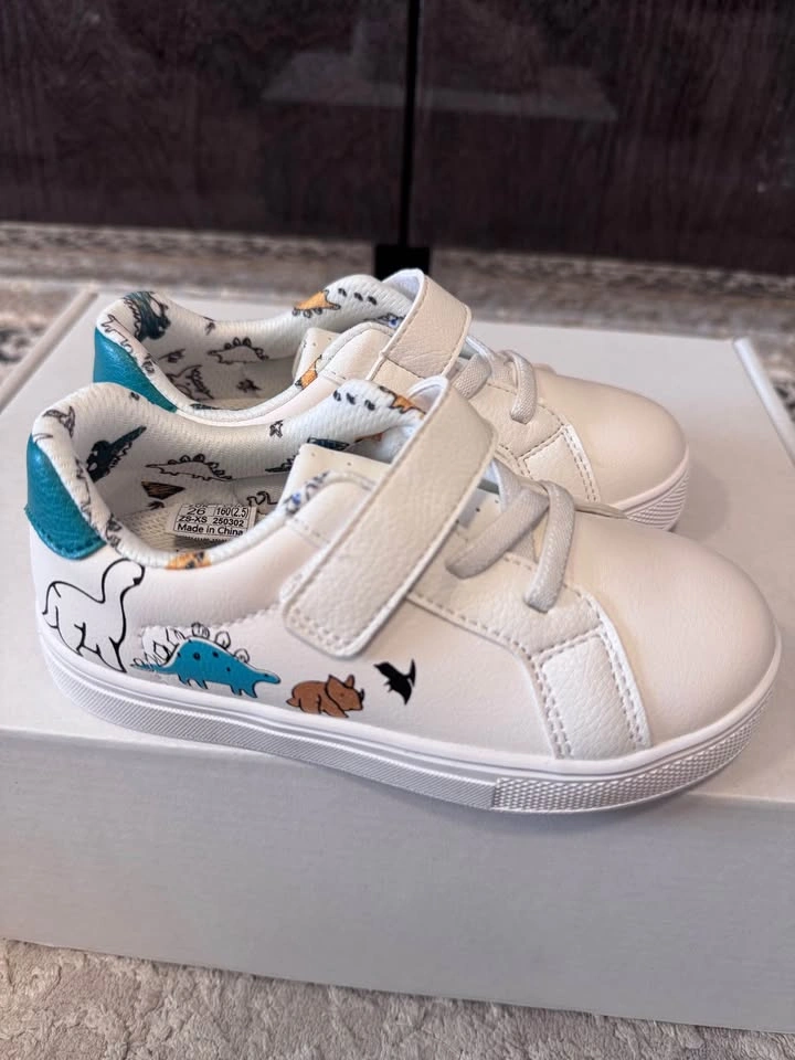 Brand New Kids Sneakers – Dino Print White Shoes (Size 26 / Todd - photo 4