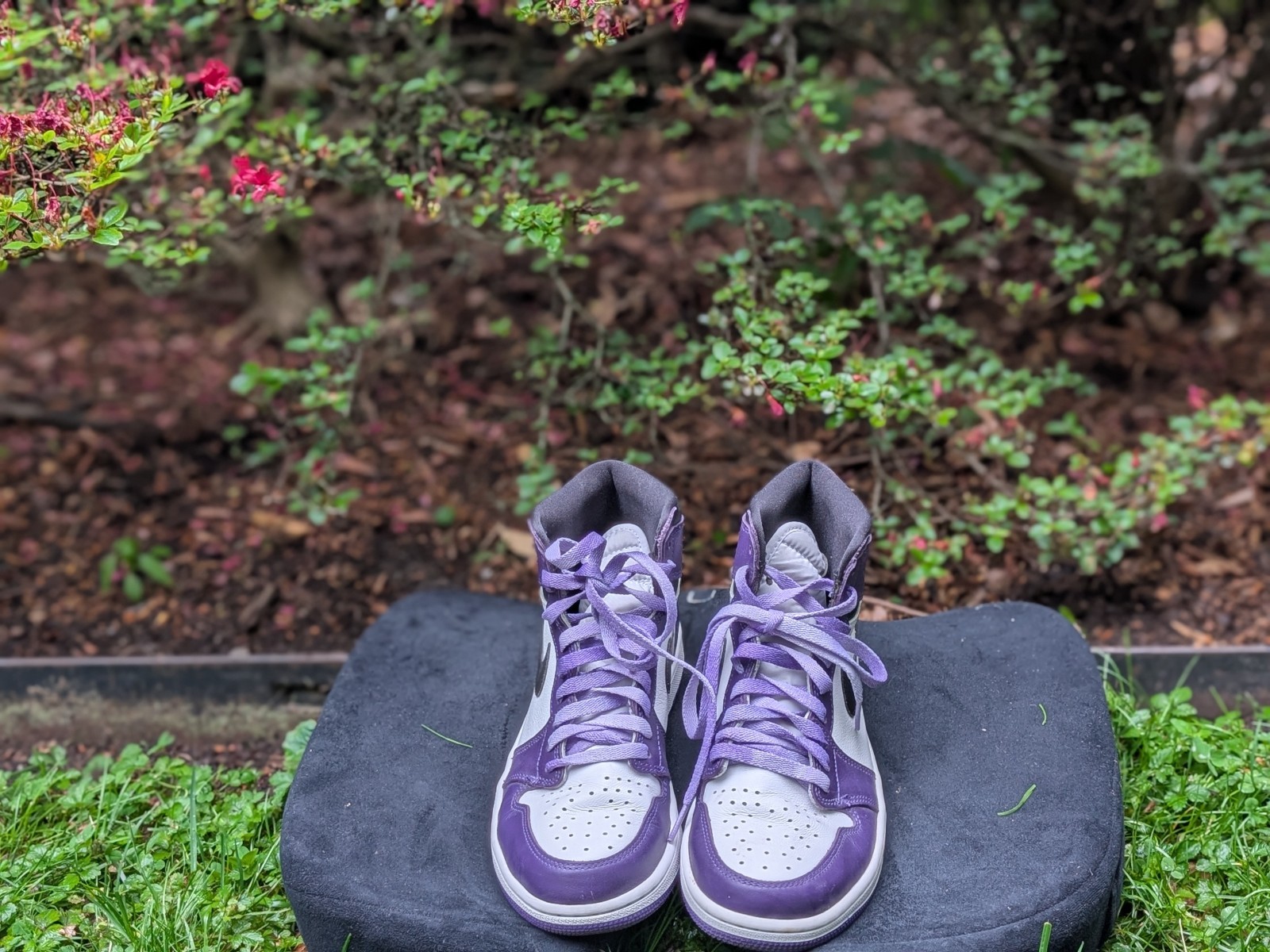 Size 10.5 - Air Jordan 1 SE Mid Varsity Purple - photo 2