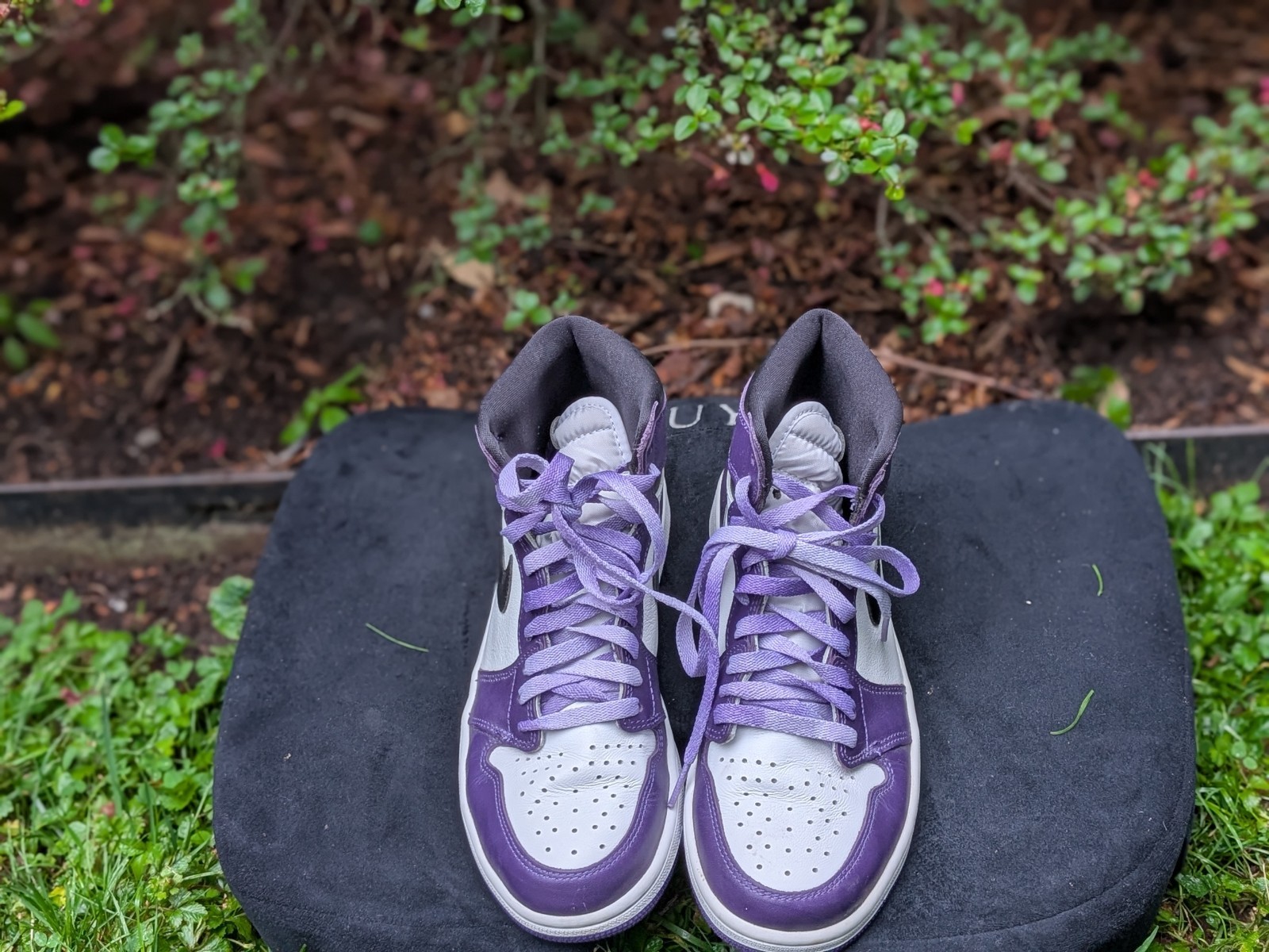 Size 10.5 - Air Jordan 1 SE Mid Varsity Purple - photo 3