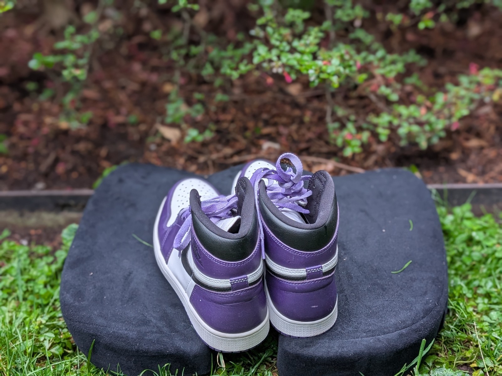 Size 10.5 - Air Jordan 1 SE Mid Varsity Purple - photo 4