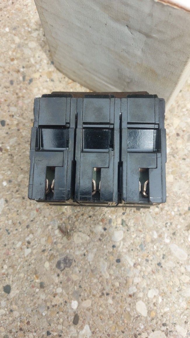 GE THQAL32060 60A 3pole 240v Breaker - photo 4