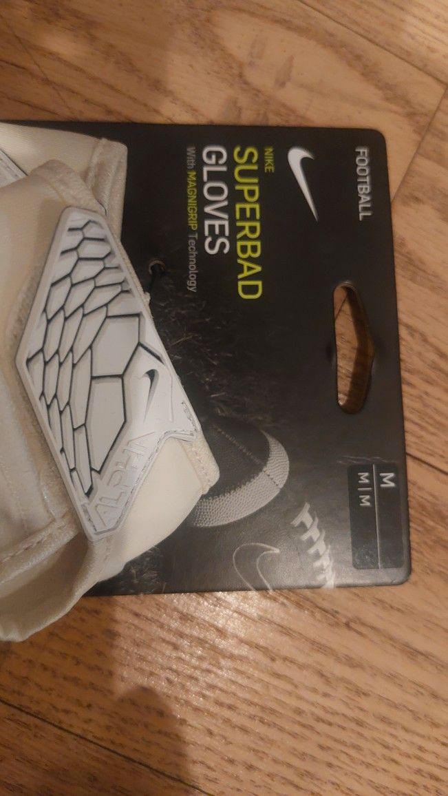 Nike SuperBad Gloves - New - M Size - photo 3