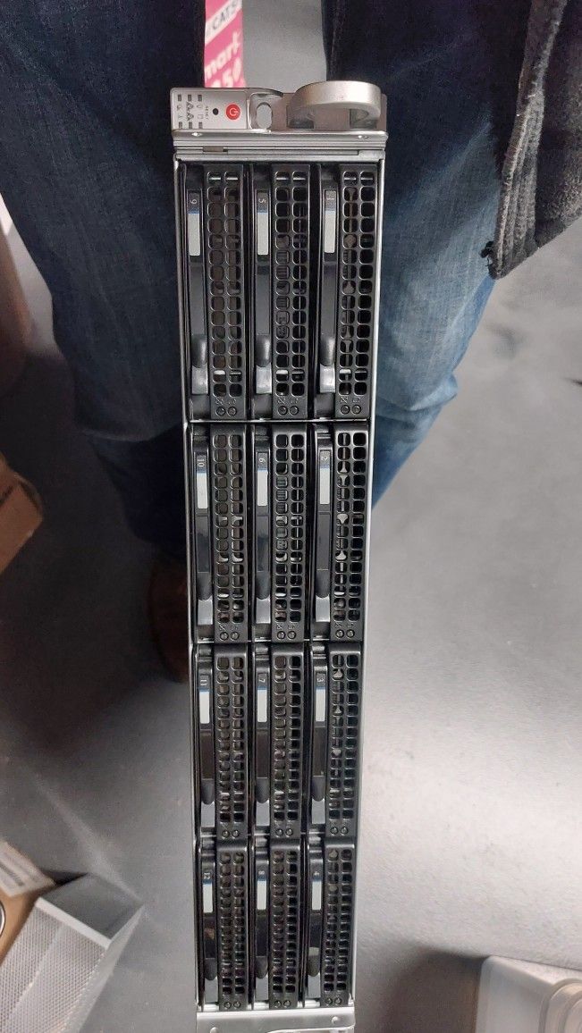 NAS Netgear ReadyNAS 3200 - photo 2
