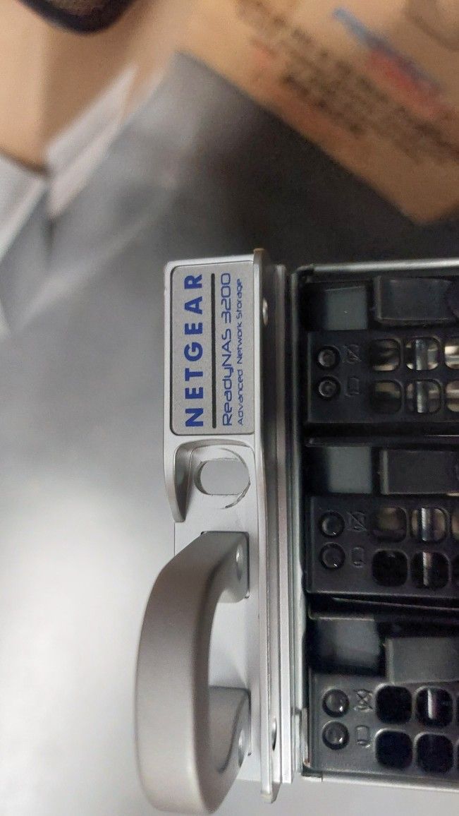 NAS Netgear ReadyNAS 3200 - photo 3