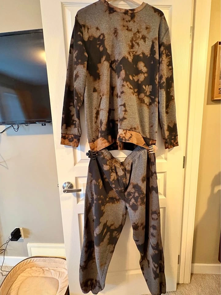 Bleach dye sweatshirt and sweatpants set