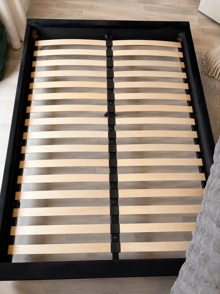 Queen Size Bed Frame - photo 4