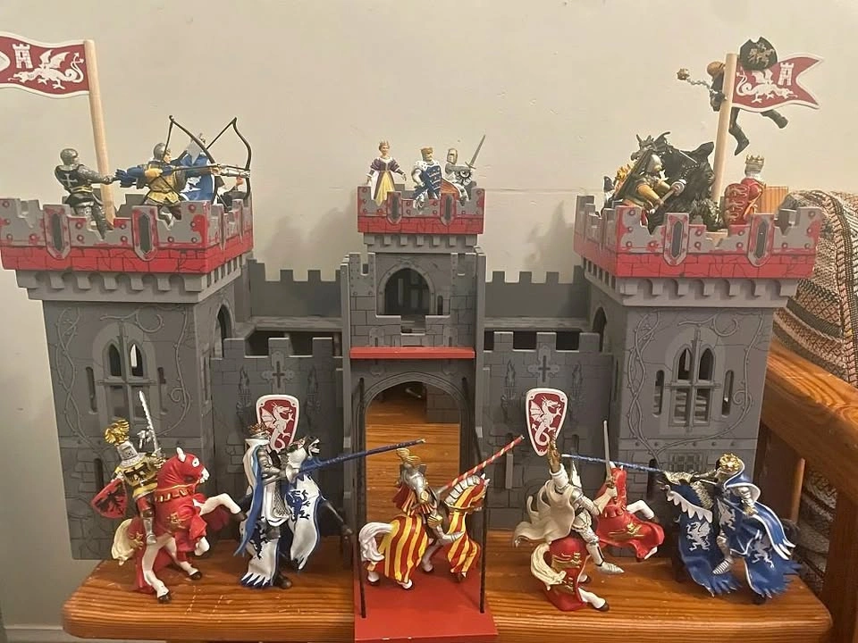 Papo Figurines & Castle