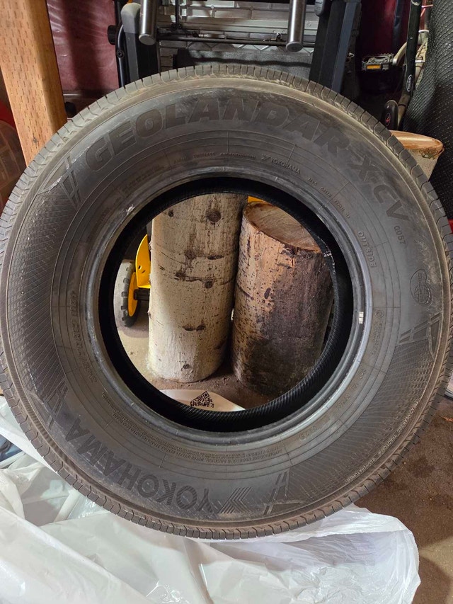 Yokohama Geolandar X-CV Tire - 245/70R17 110T - Like New