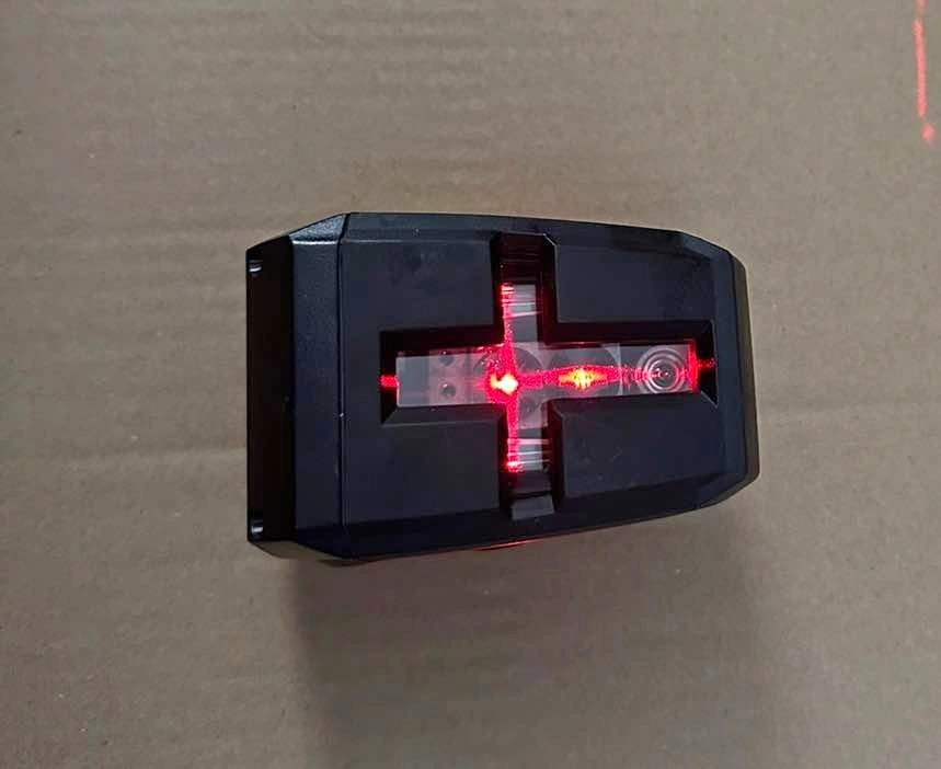 Self-leveling Cross-Line Laser