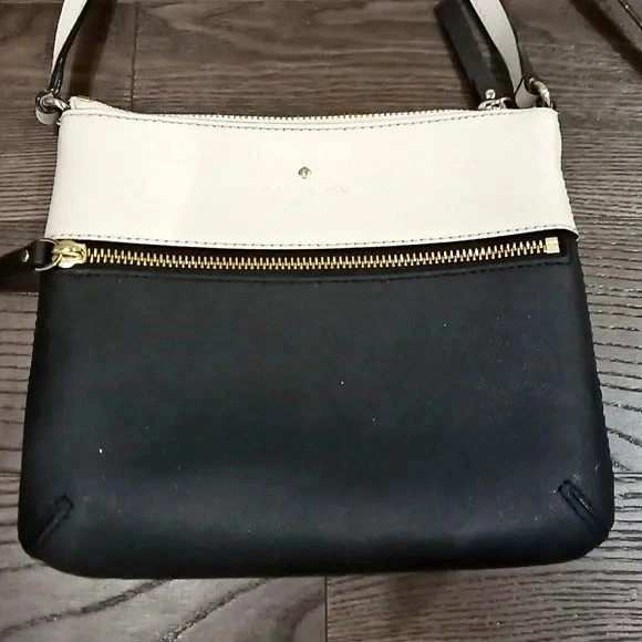 Like new $195 Kate Spade Saffiano Crossboy Bag black ivory MINT