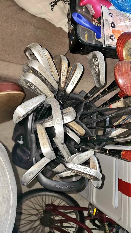 TaylorMade Golf Bag with Mixed Set of Clubs