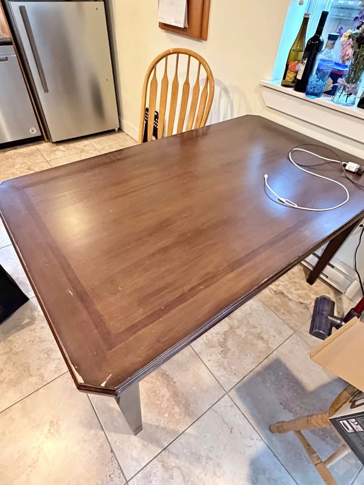 Dining table for 4 ppl